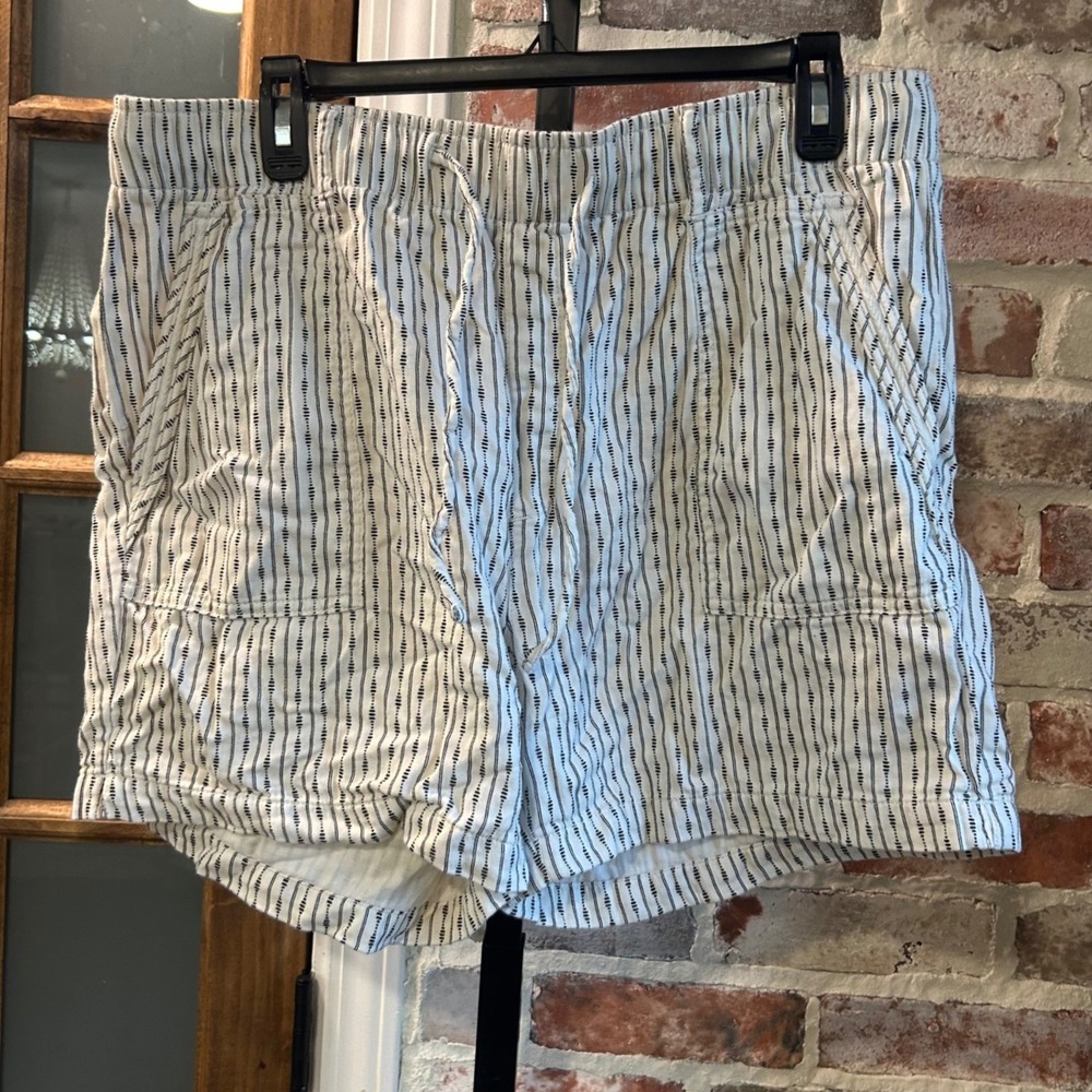 Old Navy Striped Shorts‎ Womens White Black High Rise Textured Cotton Large